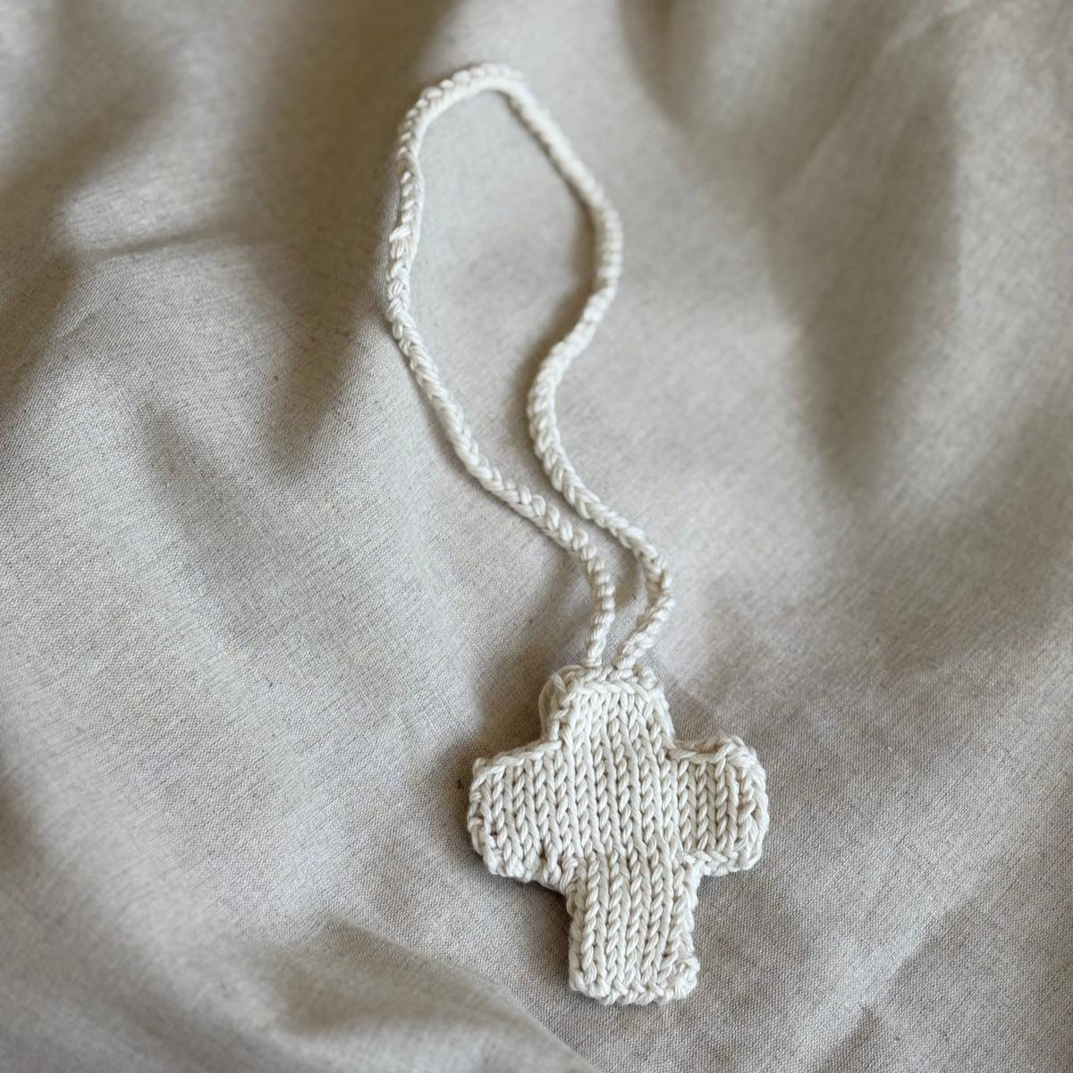 Cruz-hecha-a-mano-mommot