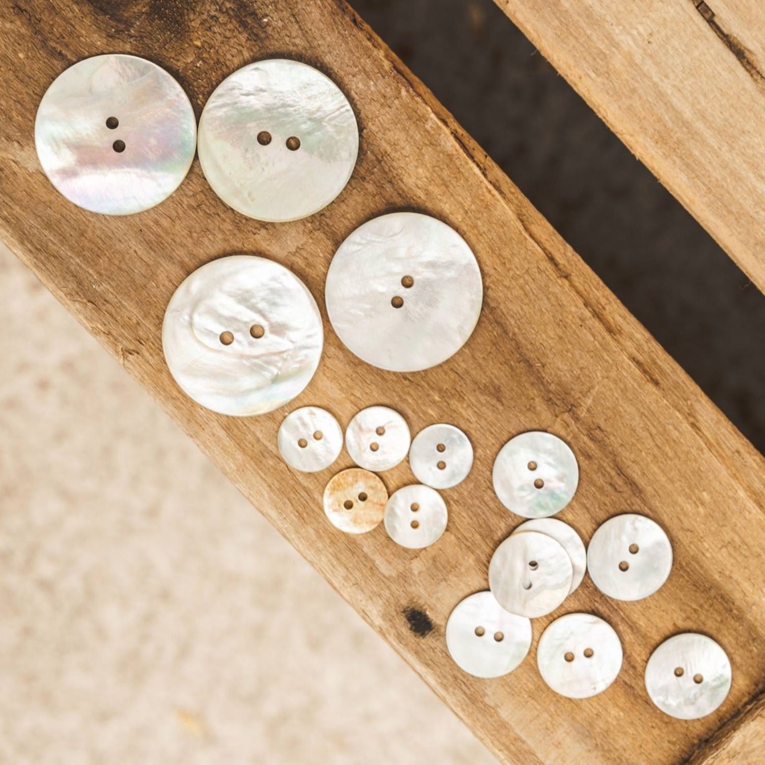 Botones de nácar en 3 tamaños de MöMMOT