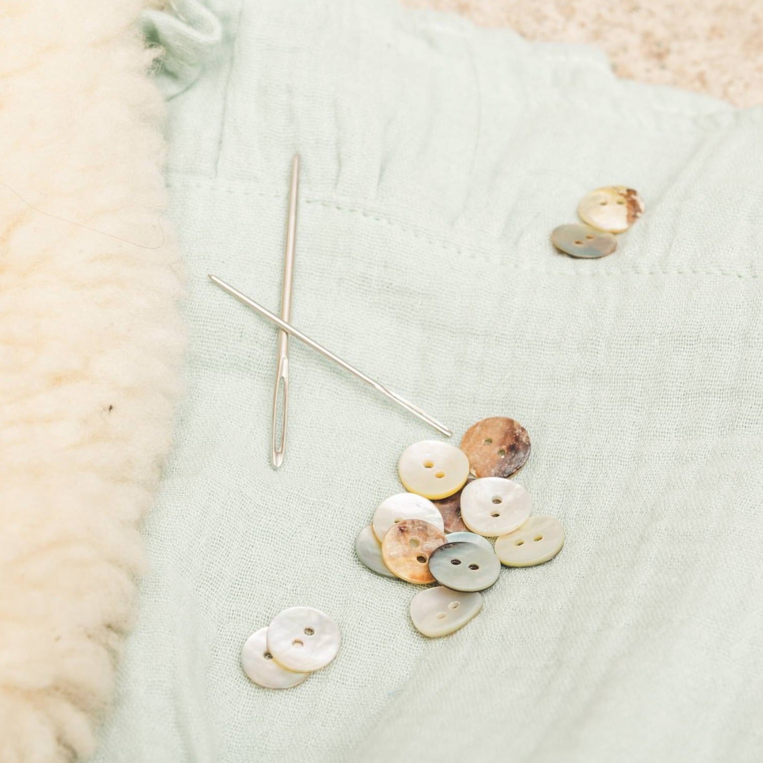 Botones de nácar para labores disponibles en 3 tamaños en MöMMOT