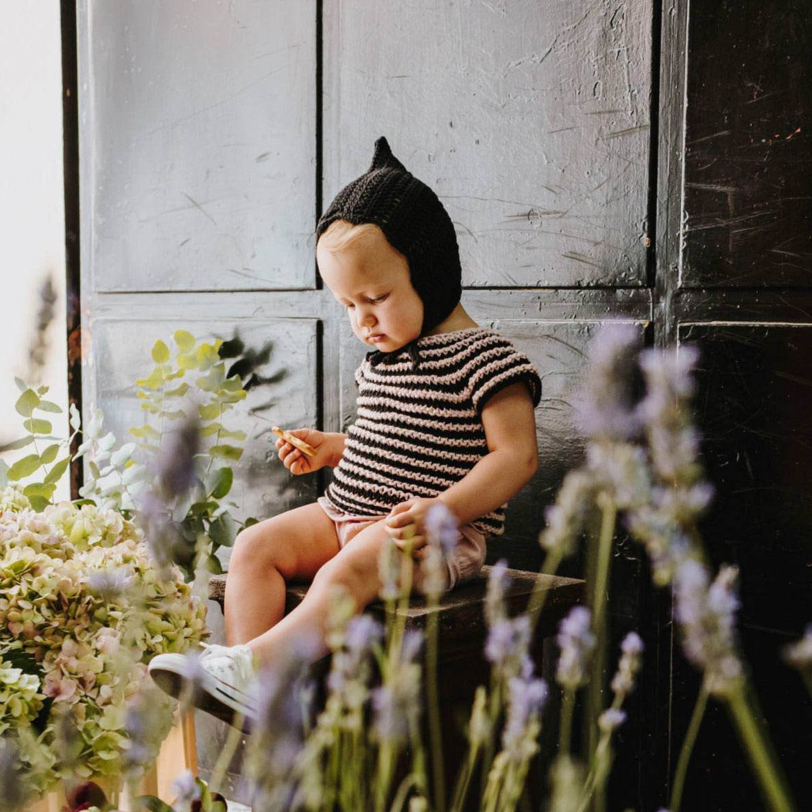 Capota de punto calada con ondas para bebé y niño de MöMMOT