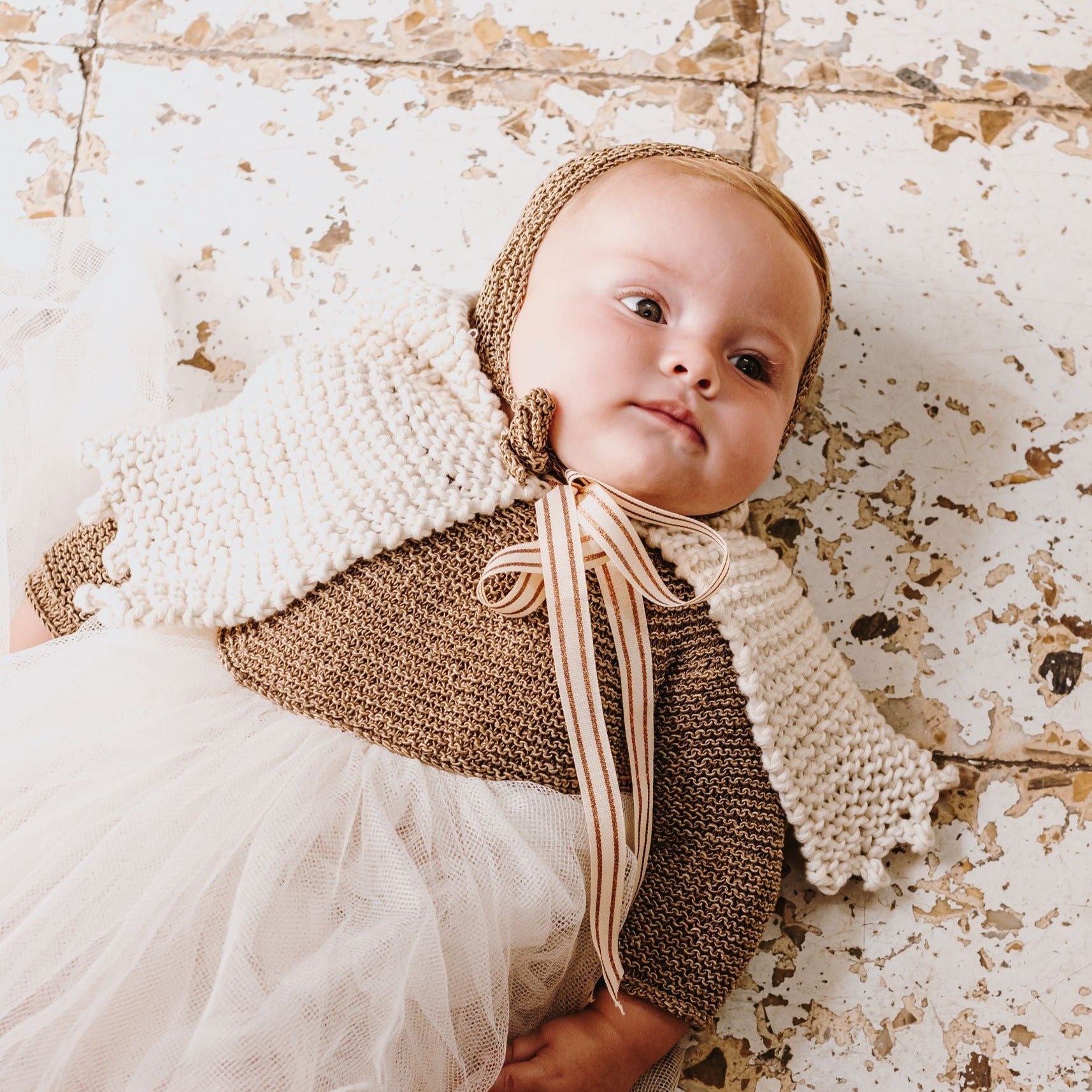 Capa cruda de algodón orgánico para bautizo de bebé de MöMMOT