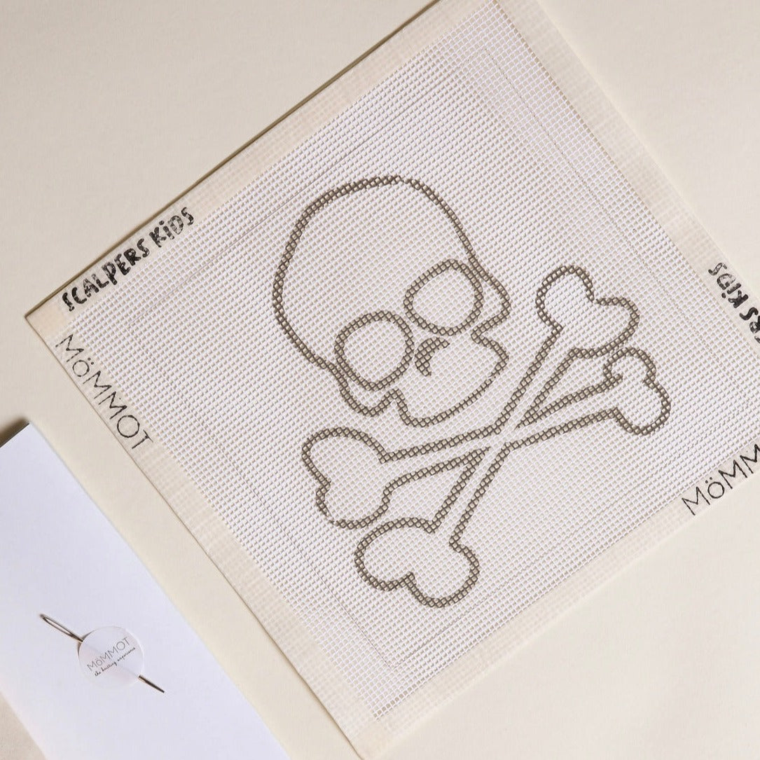 Cañamazo natural de petit point impreso con calavera de MöMMOT x Scalpers