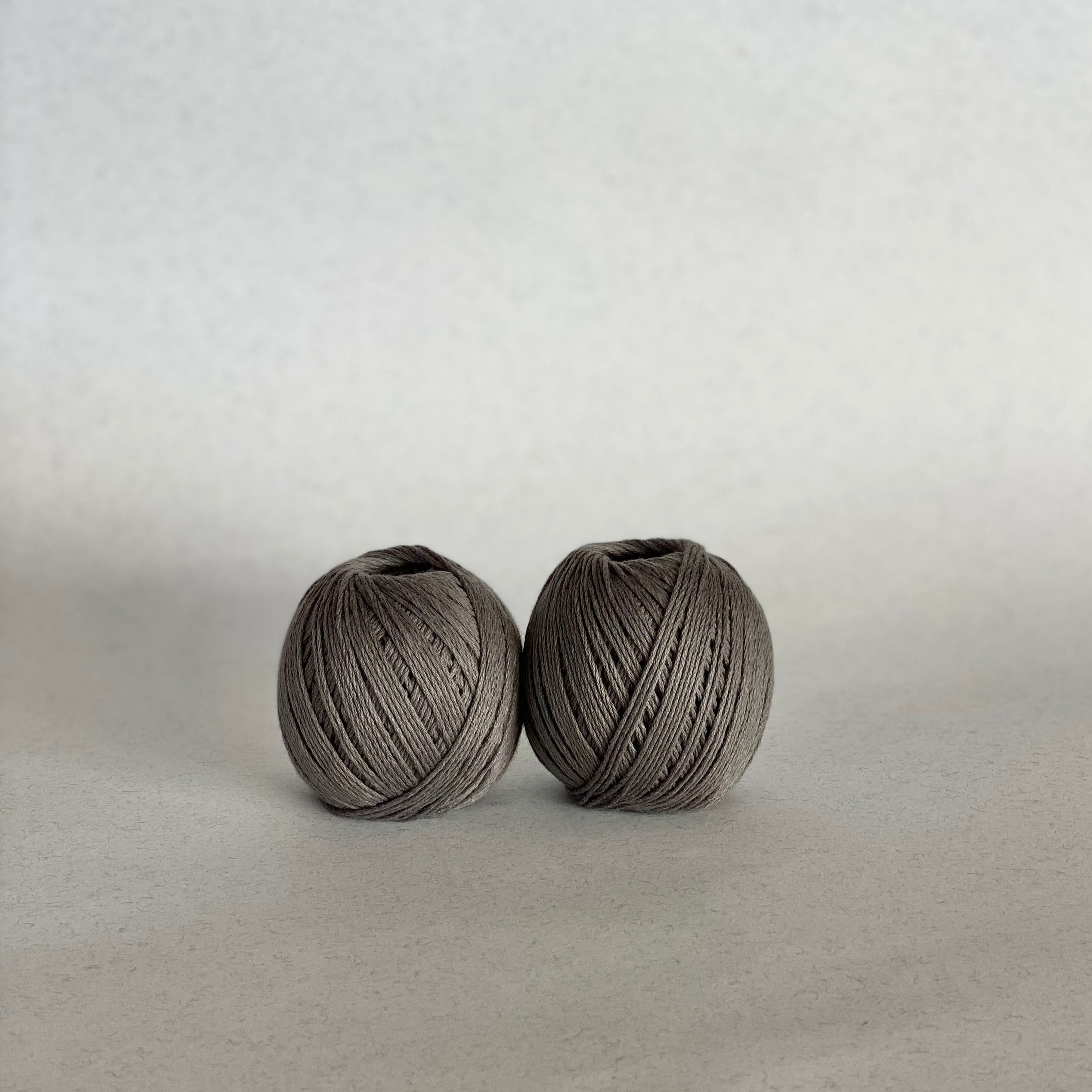 Ovillos de MöMMOT color Gris de algodón 100% natural
