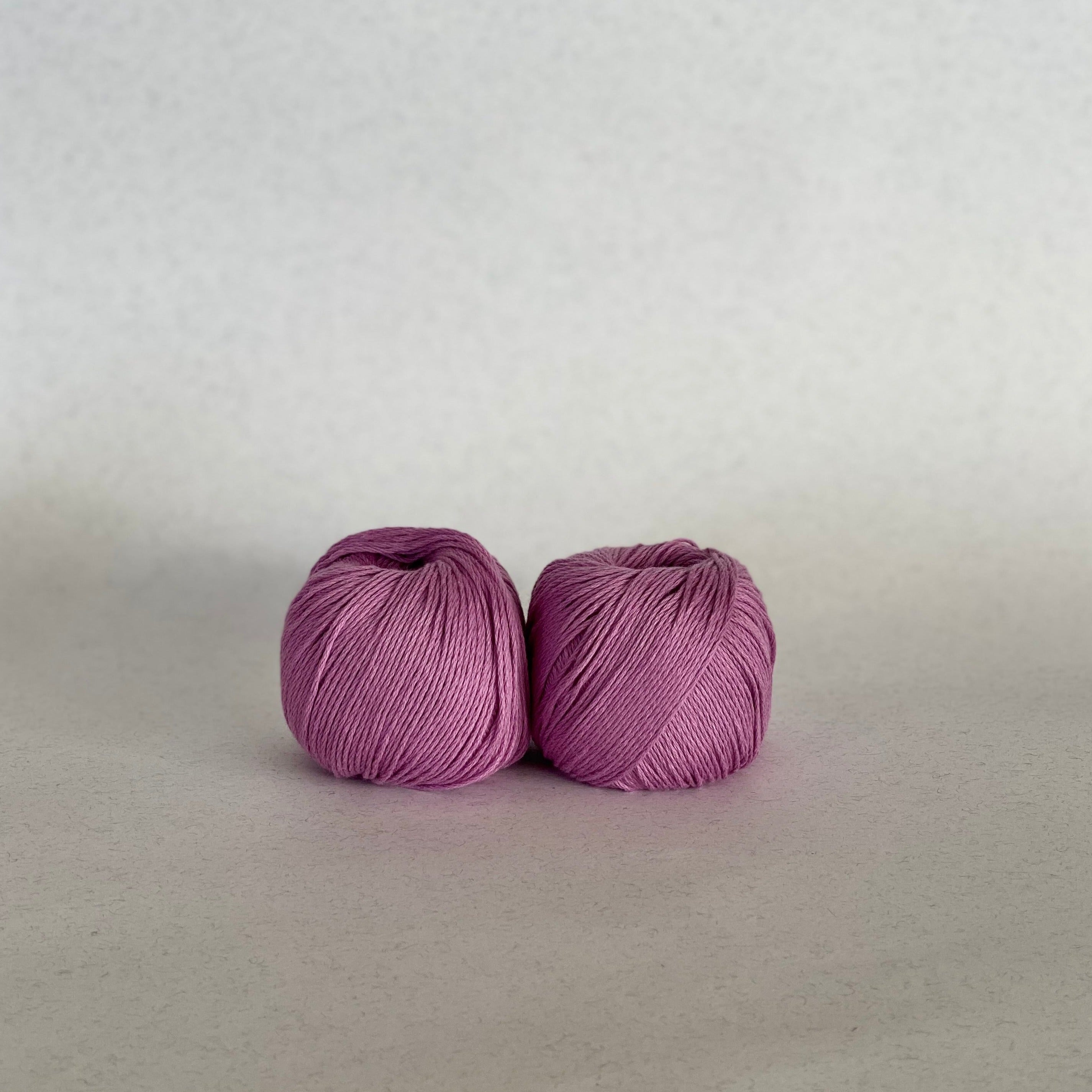 Mini ovillo lila de MöMMOT para tejer con agujas de 2mm