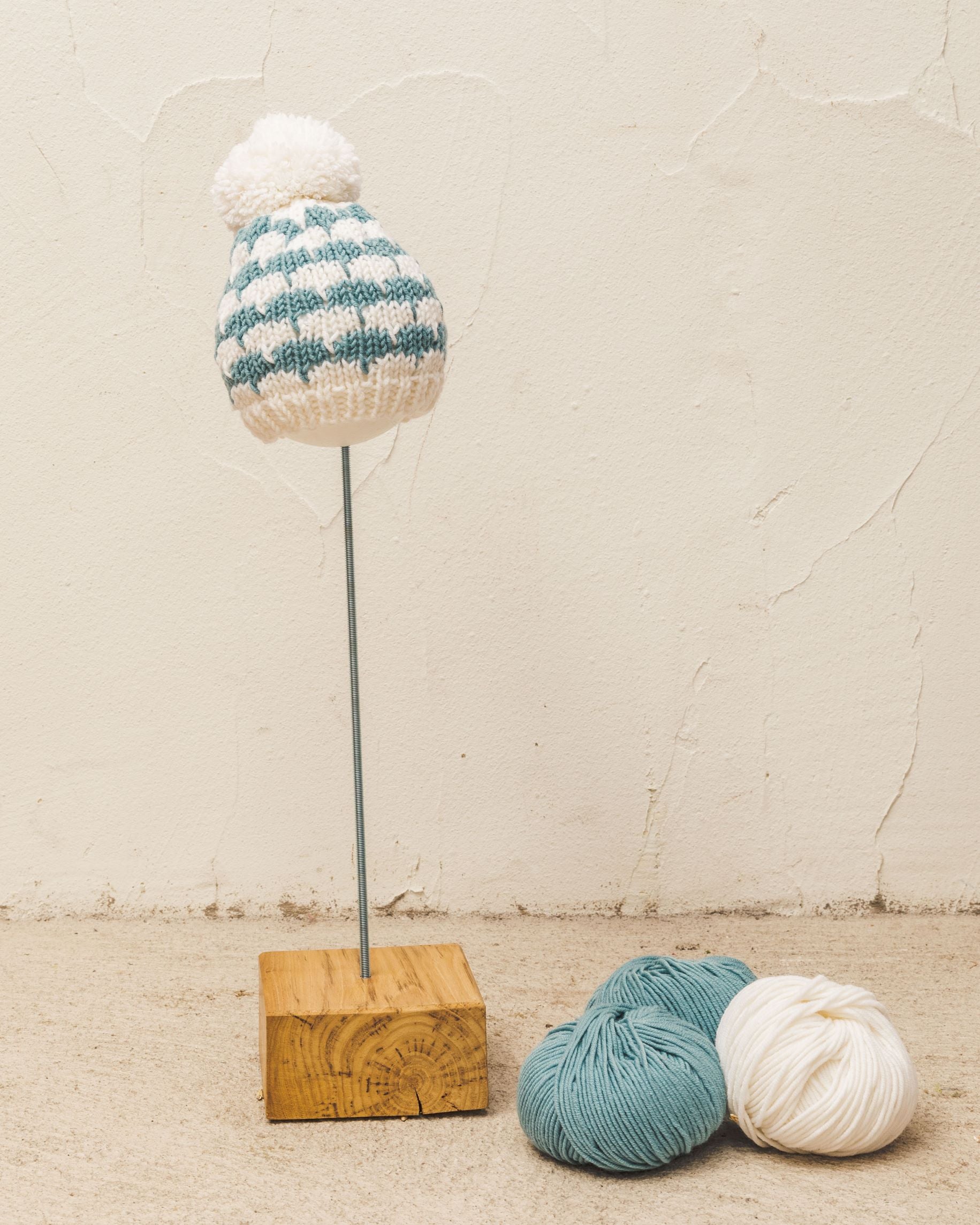 Gorro de bebé y niño de punto con pompón