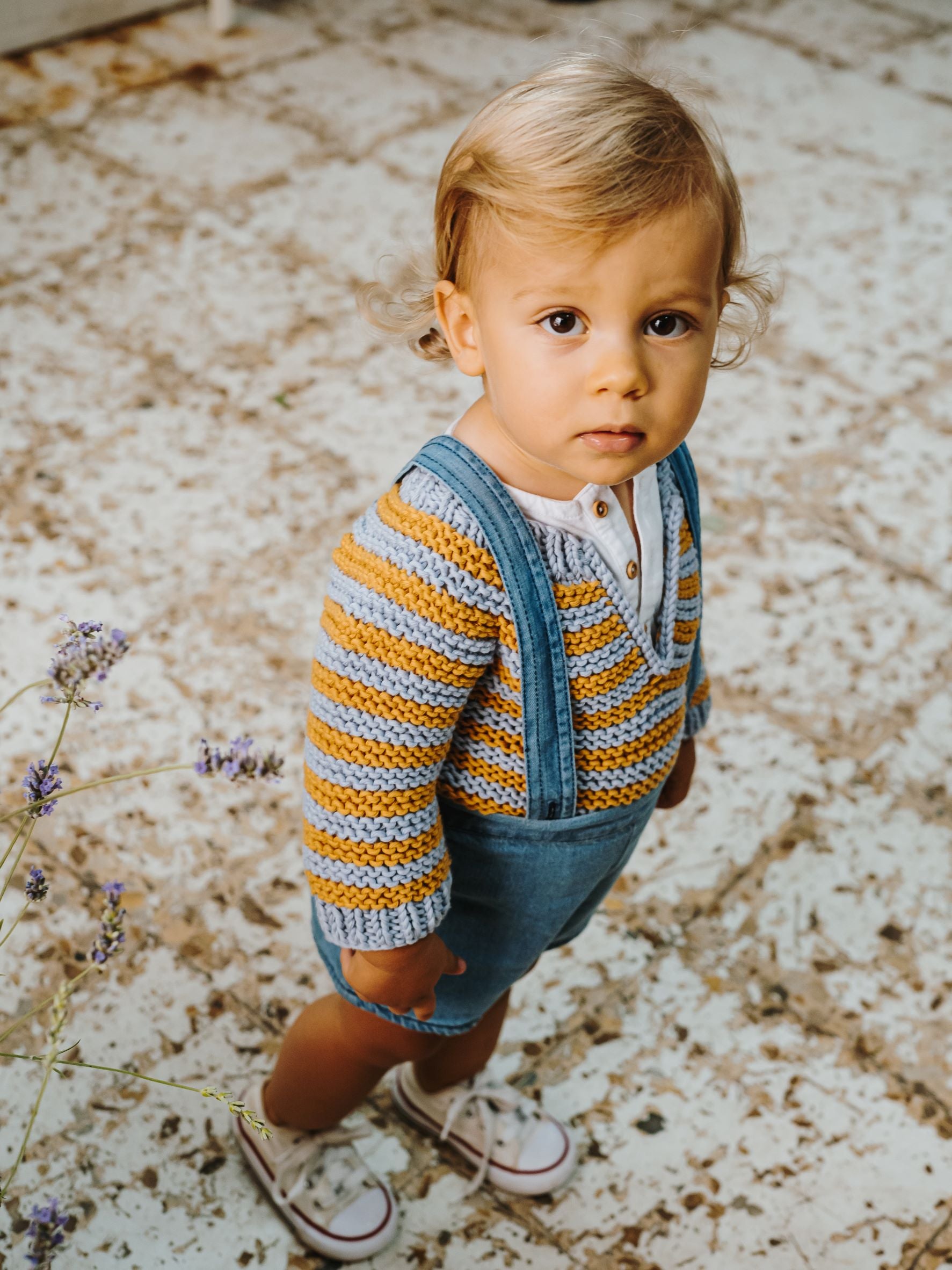 Patron para tejer jersey de rayas de niño