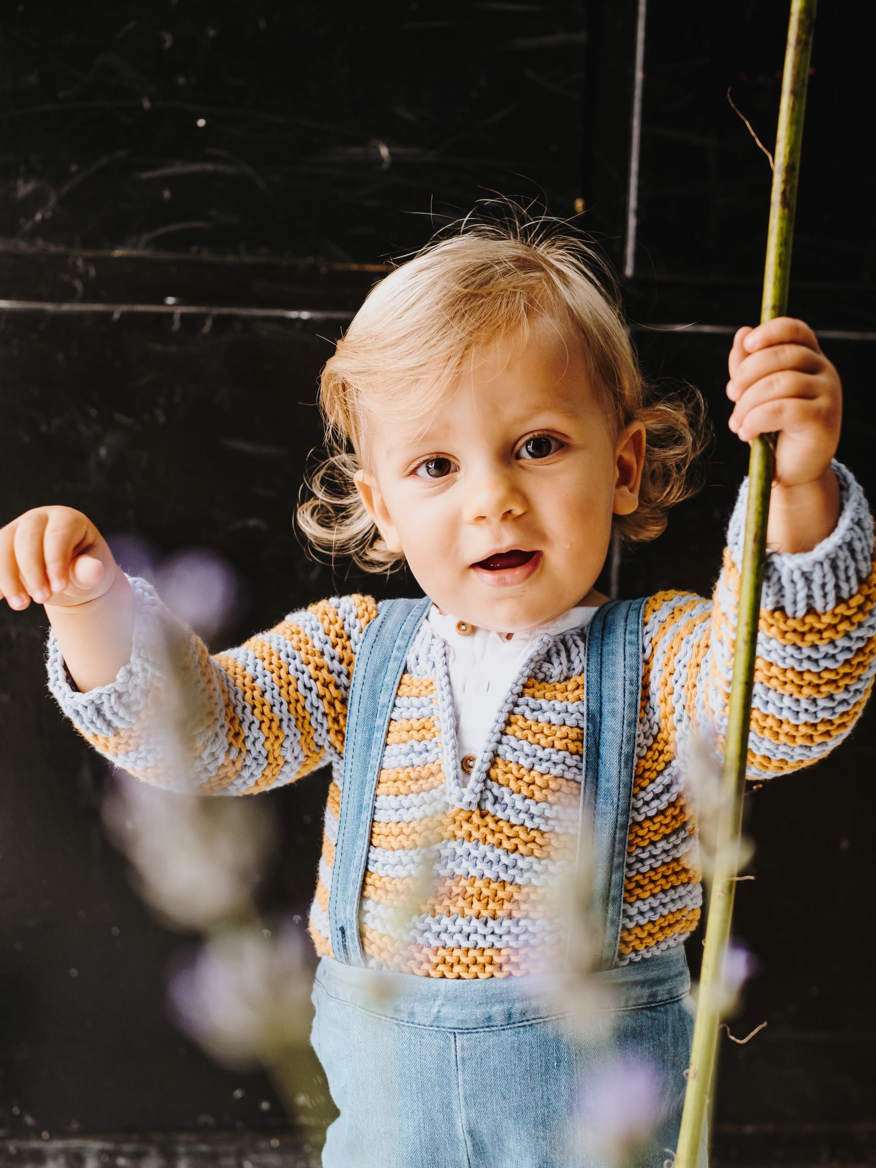 Patron de tejer jersey de rayas con pico