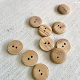 Botones de madera de olivo de MöMMOT disponibles en distintos tamaños