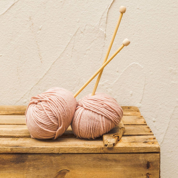 Ovillo lana merino grosor medio de color rosa de MöMMOT