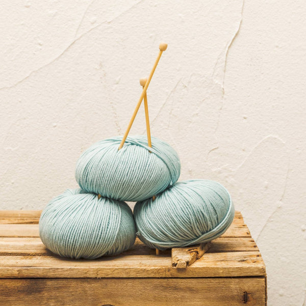 Ovillos lana fina color menta para tejer a dos agujas de MöMMOT