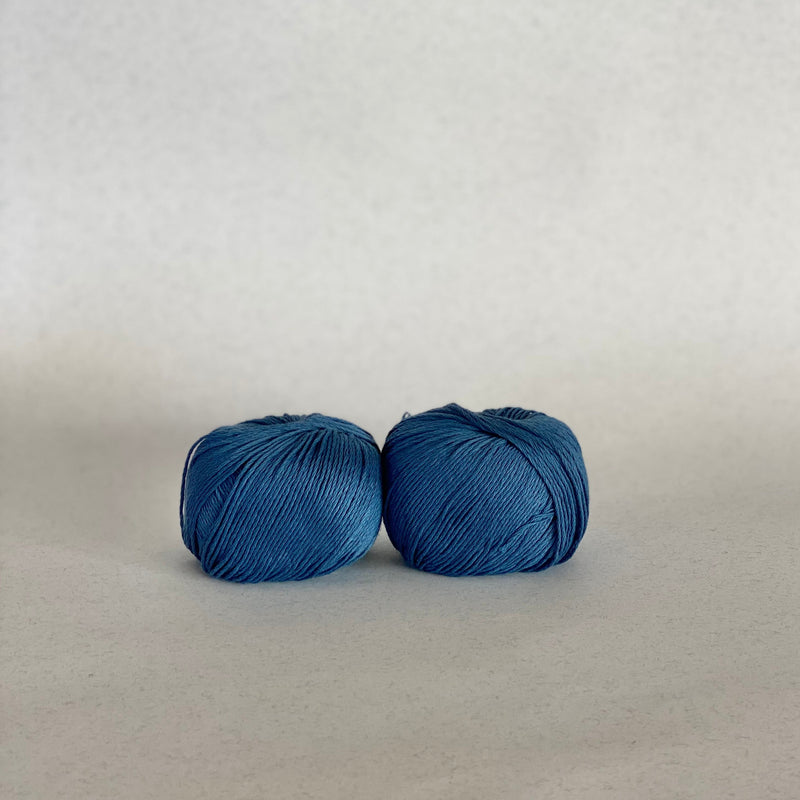 Mini ovillo azul denim de algodón orgánico de MöMMOT