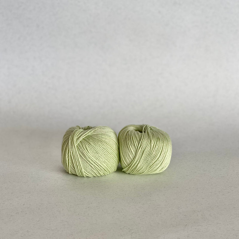 Mini ovillos color verde lima de MöMMOT para tejer