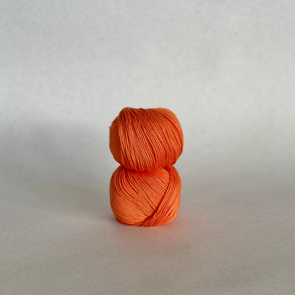 Mini-ovillos algodón orgánico color naranja para croché de MöMMOT