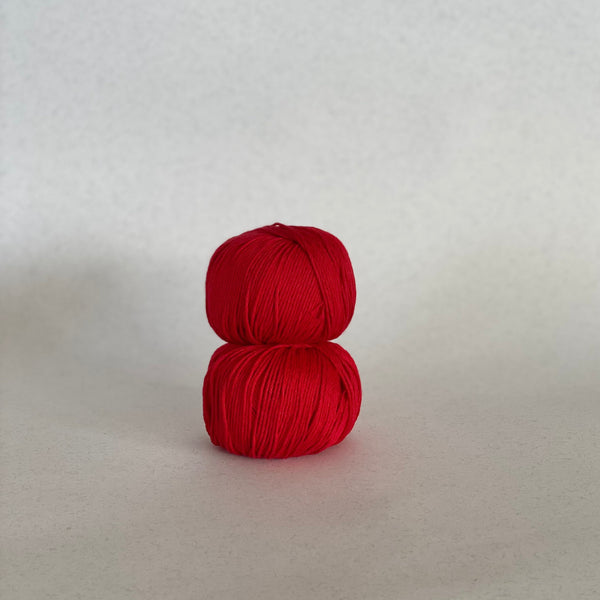 Mini-ovillo de croché rojo de algodón orgánico