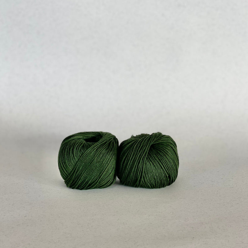 Ovillos 100% algodón natural orgánico de MöMMOT verde oscuro