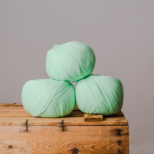 Ovillos de Trapillo reciclado de color verde lima de MöMMOT
